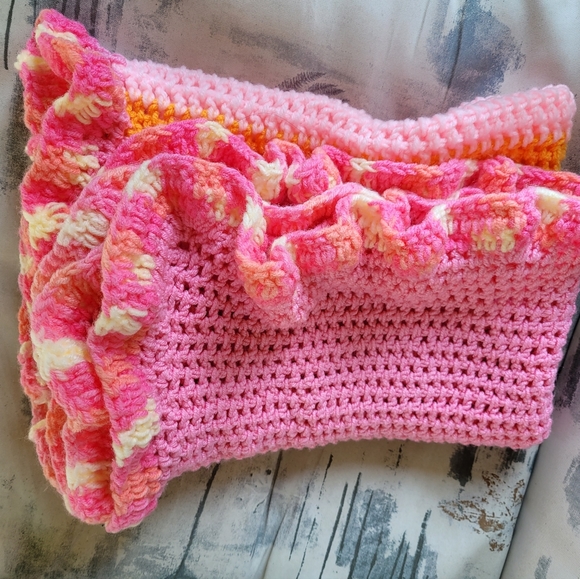 A hand made baby blanket or shall , lap blanket - Picture 5 of 7